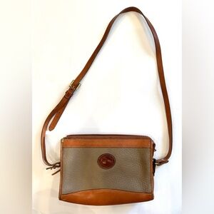 Dooney & Bourke Ladies Leather Purse Size Small